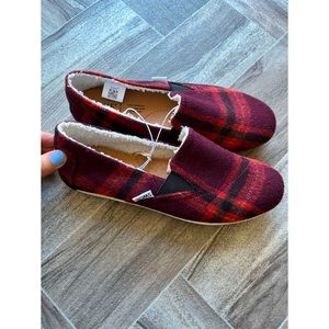 NWT Toms Size 6.5
